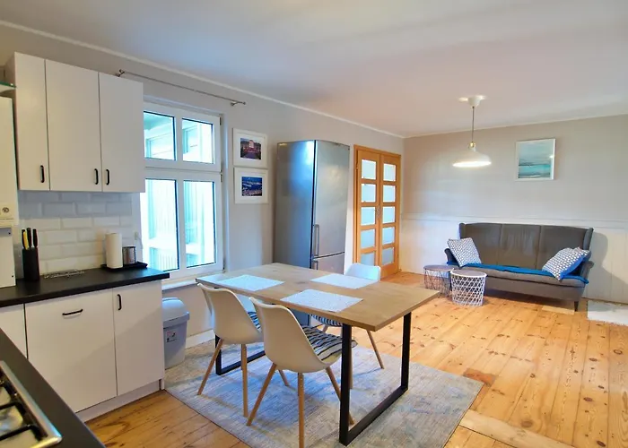 Sunhouse 300 M Beach, 50 M Monte Cassino Сопот